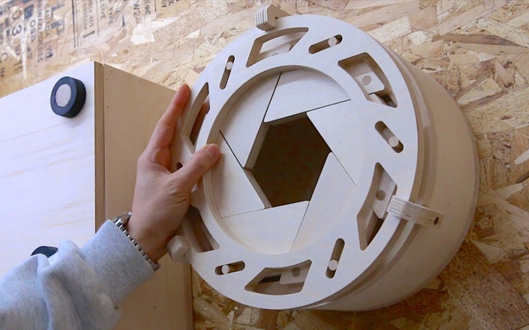 Kinetic Door Idea! / Iris box mechanism / woodcraft / woodworking is awesome =)